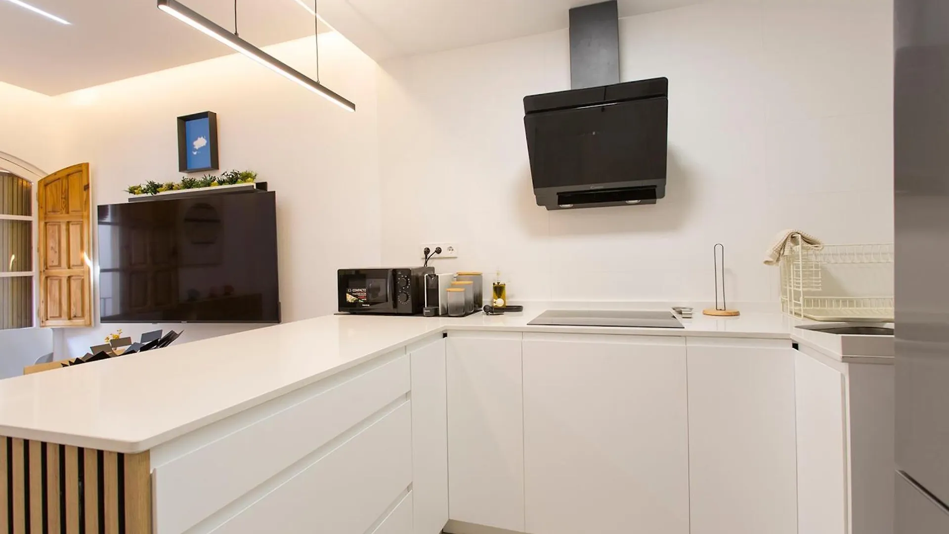Dali'S Sanctuary In Granada - Private Parking Free Apartment