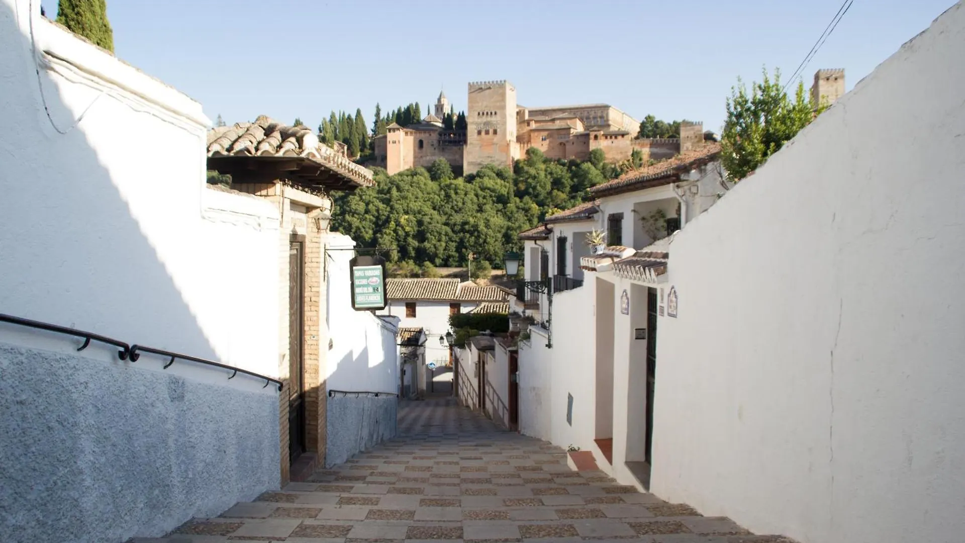 Dali'S Sanctuary In Granada - Private Parking Free Apartment