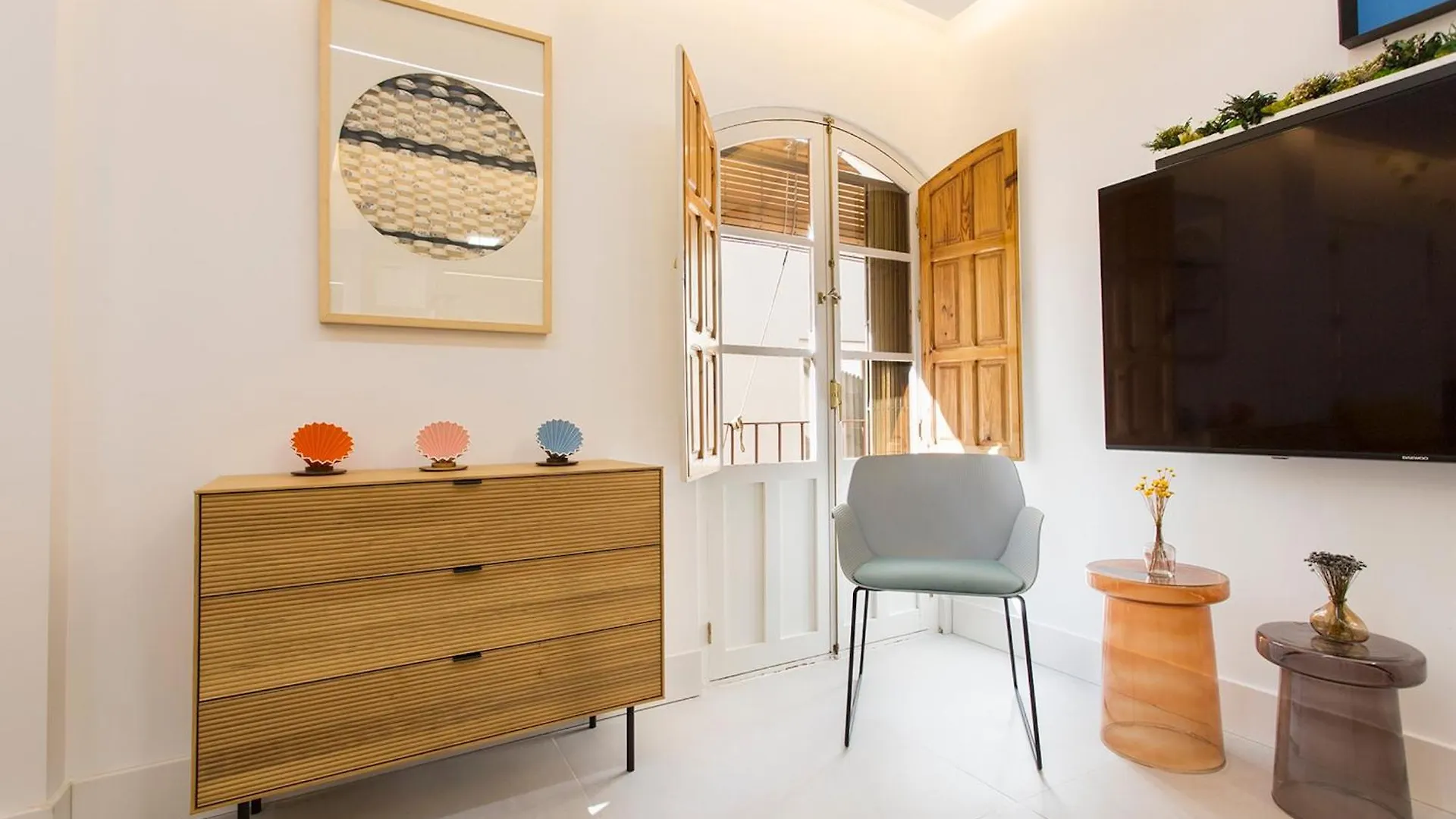 Dali'S Sanctuary In Granada - Private Parking Free Apartment