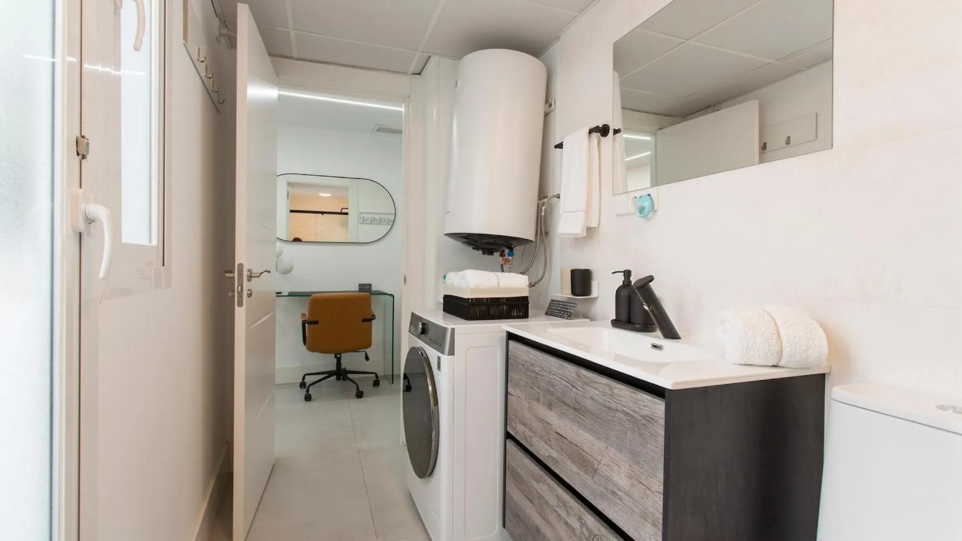 Dali'S Sanctuary In Granada - Private Parking Free Apartment