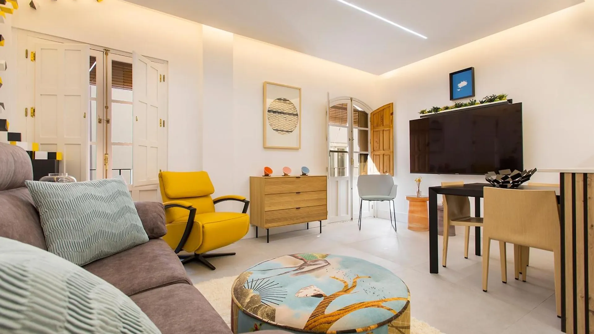 Dali'S Sanctuary In Granada - Private Parking Free Apartment